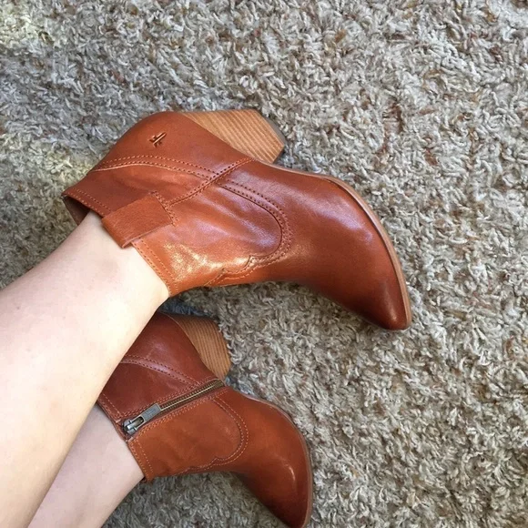 Frye Reina Bootie in Cognac Size 5.5 NEW - Picture 7 of 14